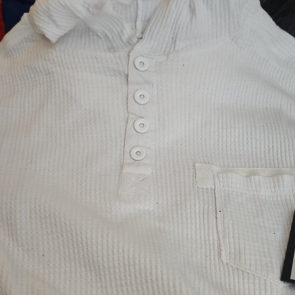 Kenneth Cole White Textured Casual Shirt
Date night shirt.